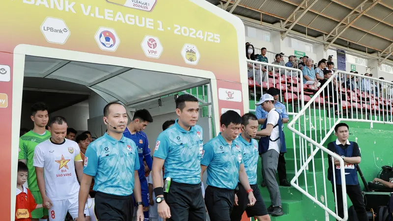 Tổ trọng tài điều hành trận HA.GL - Hà Tĩnh