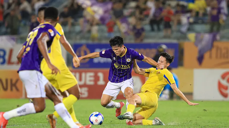 Chiến thắng chật vật nhưng đủ giúp Hà Nội FC tiếp tục giữ hy vọng tranh vô địch mùa này. Ảnh: MINH HOÀNG