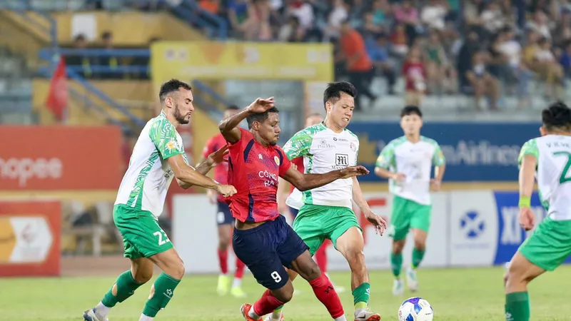 CAHN đang có phong độ thất thường ở V-League, sẽ thêm khó ở vòng 21 khi thiếu hụt lực lượng do thẻ phạt.