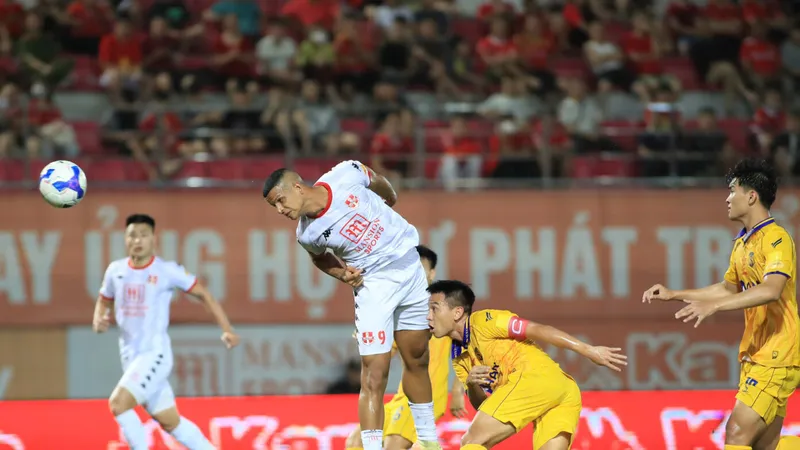 Hải Phòng bị chia điểm đáng tiếc trong cuộc tiếp đón SLNA trên sân nhà vào tối 3-5.