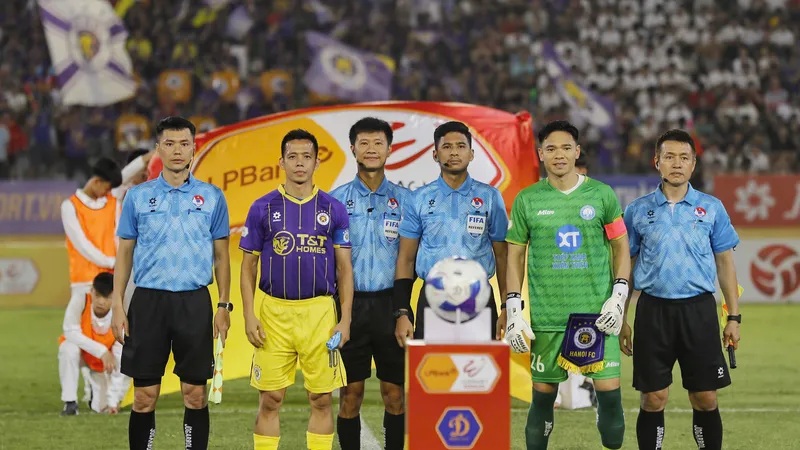 Trọng tài Muhamad Izzul vừa điều hành trận Hà Nội FC - Nam Định ở vòng 21.