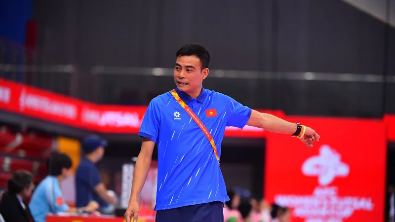 Thầy trò đội tuyển futsal nữ Việt Nam giành vị trí nhất bảng B với 7 điểm.