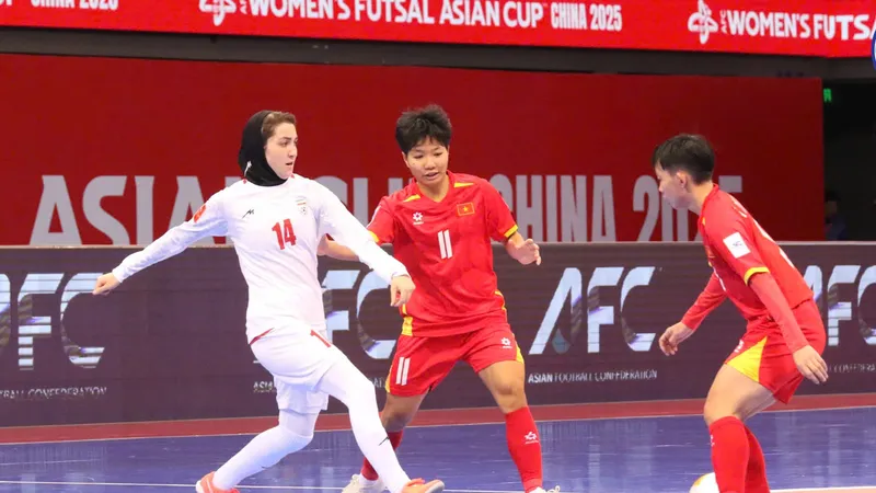 Đội tuyển futsal nữ Việt Nam bất phân thắng bại cùng đội tuyển Iran.
