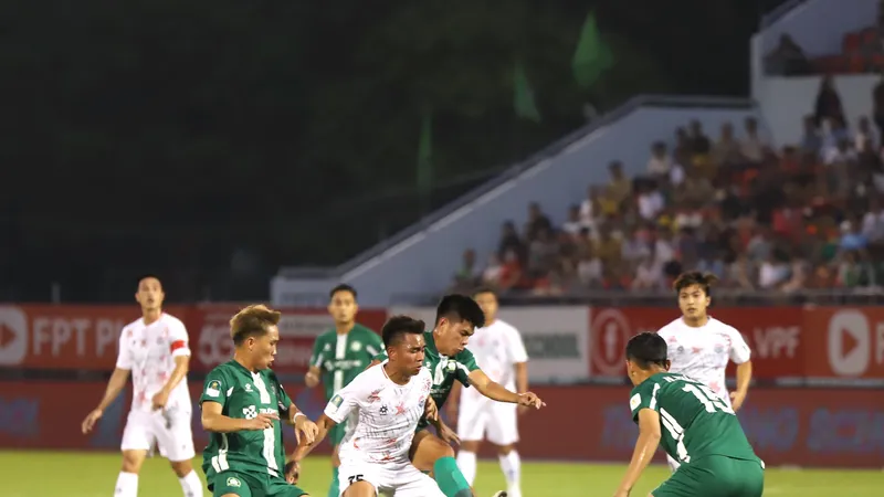 Sức trẻ của PVF từng gây khó khăn cho Bình Phước ngay tại Đồng Xoài ở trận lượt đi.