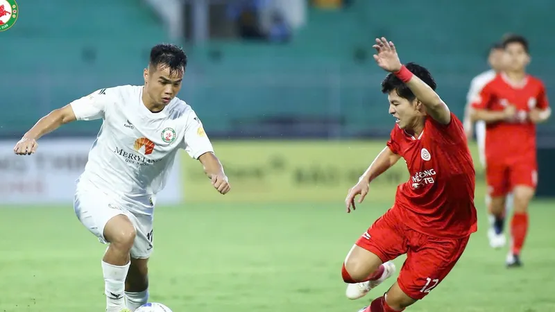 Bình Định và Viettel bất phân thắng bại với tỷ số 2-2.