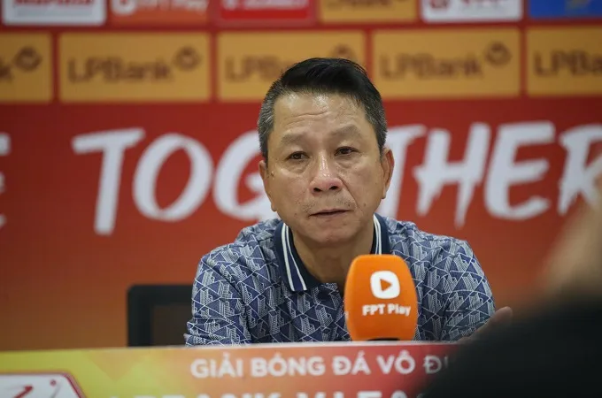 HLV Văn Sỹ Sơn là nhà cầm quân thứ 10 rời ghế "nóng" ở mùa bóng 2024-2025. Ảnh: PHI HẢI