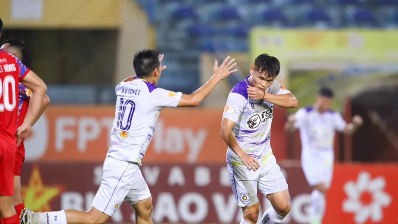 Tuấn Hải ghi bàn gỡ hòa 1-1 cho Hà Nội FC trong trận thắng CLB TPHCM 5-1. Ảnh: HNFC