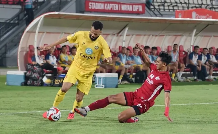 Thanh Hóa (áo vàng) cùng CAHN là hai đại diện của V-League tham dự Cúp C1 Đông Nam Á 2024-2025.
