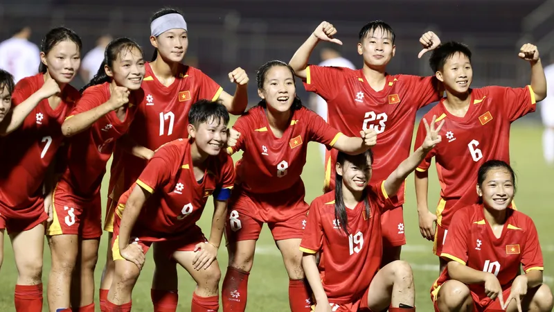 U19 nữ Việt Nam giành trọn 3 điểm ở trận ra quân sau chiến thắng 2-0 trước Myanmar. Ảnh: DŨNG PHƯƠNG