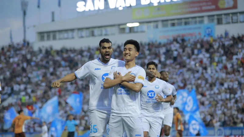 Nam Định giành 3/4 giải thưởng xuất sắc tháng 5 V-League 2024-2025.