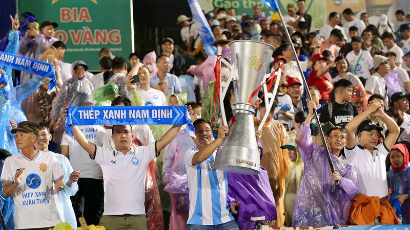 Ngôi vô địch V-League lần thứ 2 liên tiếp đang đến gần với CLB Nam Định.