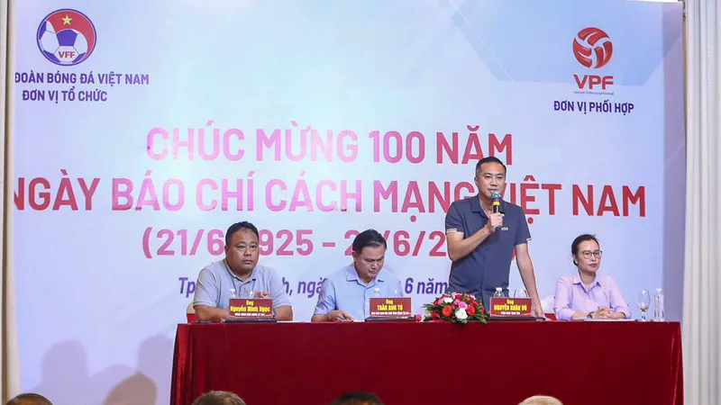 Ông Nguyễn Xuân Vũ, Phó chủ tịch VFF chia sẻ cùng giới truyền thông tại buổi gặp mặt.
