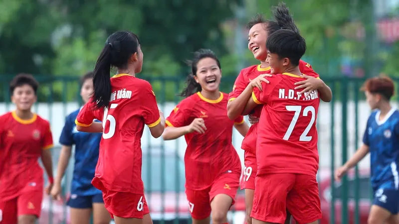 U16 nữ TPHCM khẳng định sức mạnh trước Vĩnh Phúc qua chiến thắng 3-0.