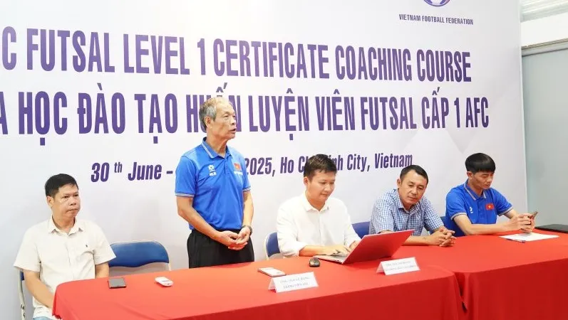 Ông Ngô Lê Bằng, Phó chủ tịch LĐBĐ TPHCM, GĐKT CLB Futsal Thái Sơn Nam chia sẻ tại buổi khai mạc.