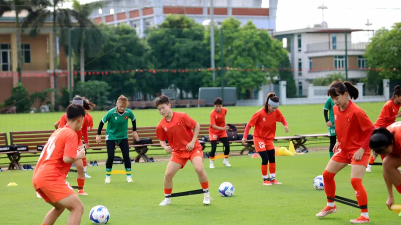 U20 nữ Việt Nam trên sân tập ngày 1-7.