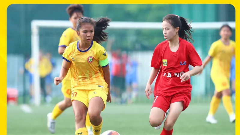 U16 TPHCM (áo vàng) chia điểm cùng đội đầu bảng Hà Nội.