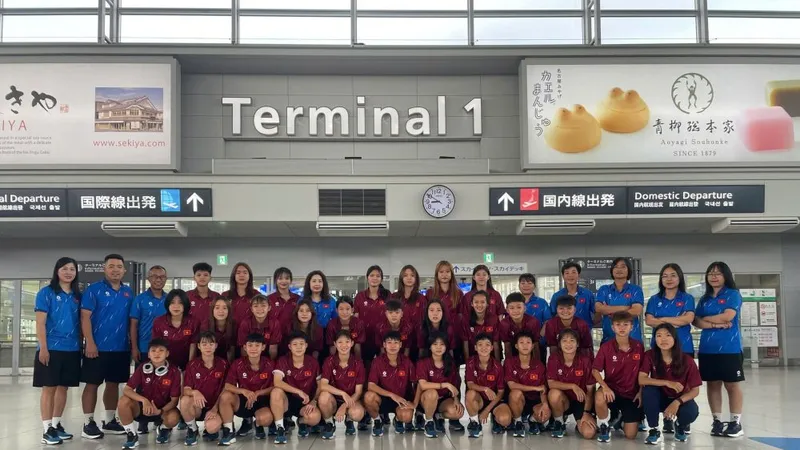 Thầy trò đội tuyển U20 nữ Việt Nam đến Nhật Bản vào sáng sớm ngày 11-7.