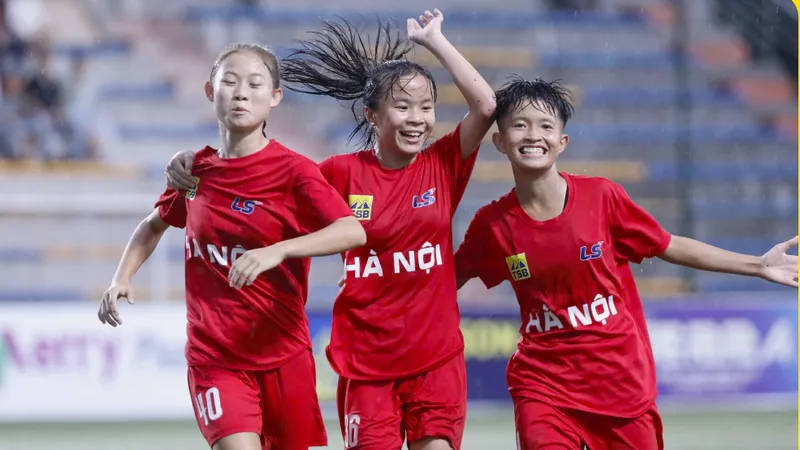 Các cô gái trẻ Hà Nội đăng quang ở giải vô địch U16 nữ quốc gia 2025.