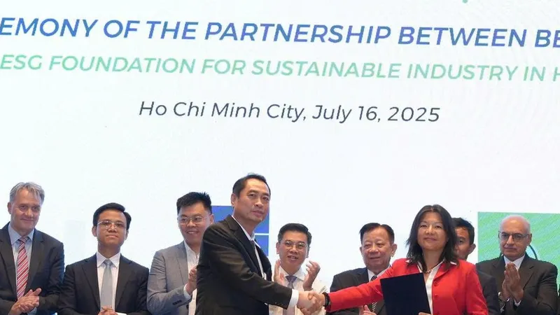 Buổi lễ ký kết thỏa thuận diễn ra vào chiều 16-7.