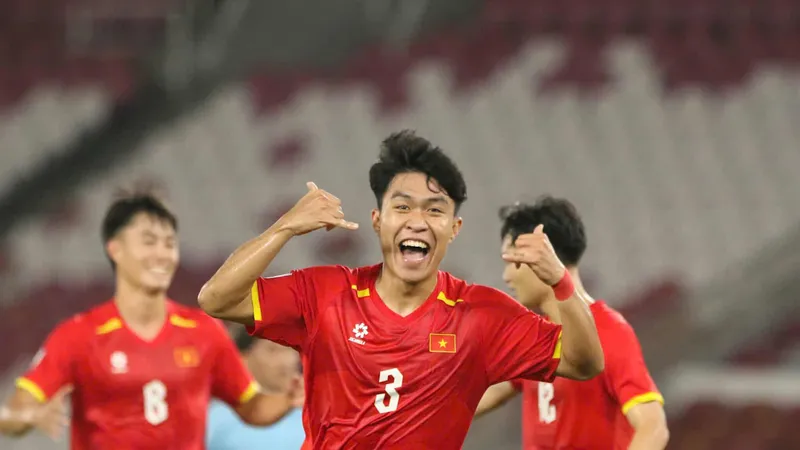 Hậu vệ Lý Đức mở tỷ số cho U23 Việt Nam.