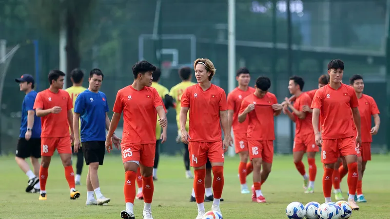 Đội tuyển U23 Việt Nam trên sân tập buổi cuối cùng trước trận tranh chung kết cùng đội chủ nhà.