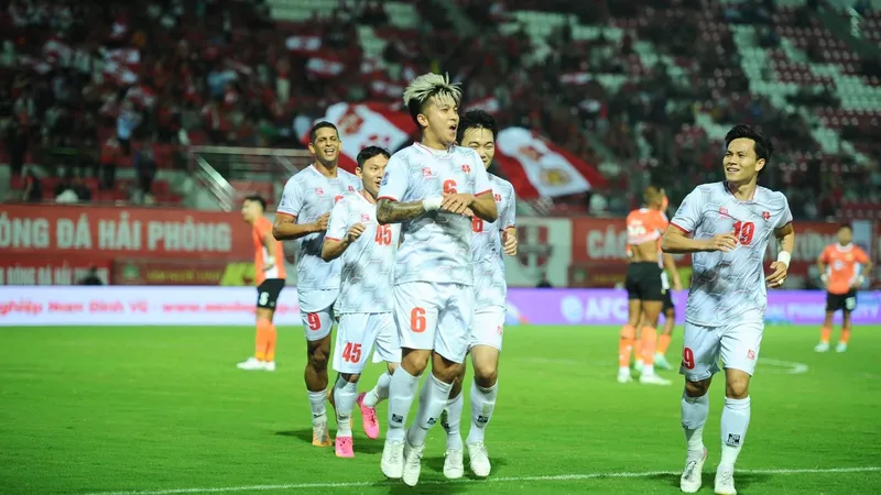 Martin Lò trong màu áo CLB Hải Phòng. Ảnh: FBNV