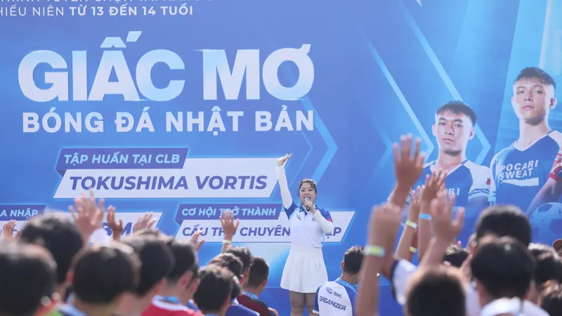 Chương trình được khai mac vào sáng 2-8, thu hút hàng trăm cầu thủ nhí tham dự.