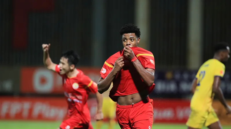PVF đã có màn "chào sân" V-League thật ấn tượng bằng chiến thắng 2-1 trước SLNA.
