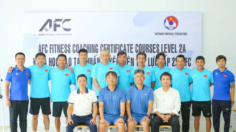 Ban tổ chức chụp ảnh lưu niệm cùng các học viên tham dự khóa học cấp độ 2.