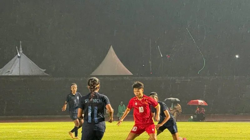 Minh Anh tỏa sáng khi thực hiện được cú hatrick bàn thắng trong trận ra quân.