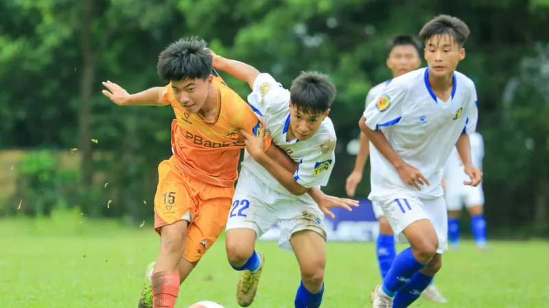 HA.GL (áo cam) dừng bước khi để thua 1-3 trước SLNA