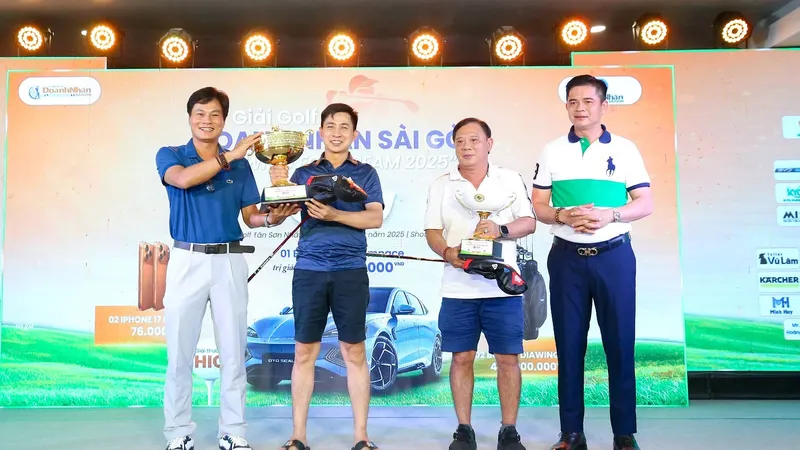 Nhà vô địch Best Gross Nguyễn Nam Sơn và Best Net Nguyễn Thành Khiết.