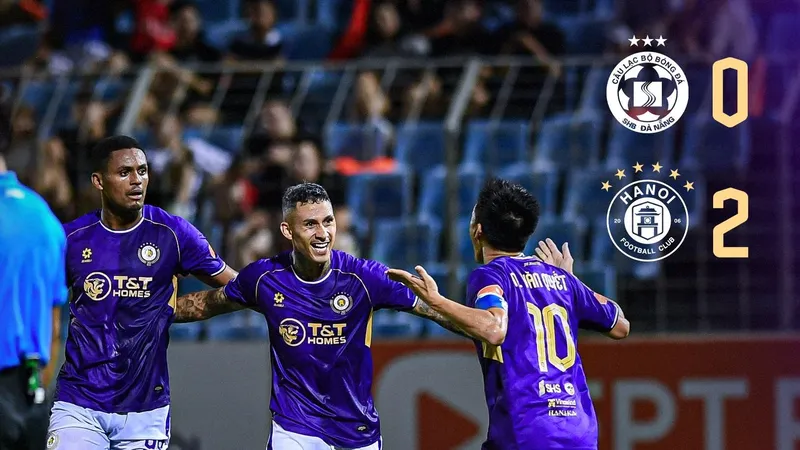 Hà Nội FC giành trọn 3 điểm trong chuyến làm khách trên sân Hòa Xuân.