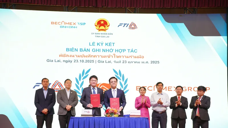 Ông Nguyễn Thế Duy – Phó Chủ tịch HĐQT kiêm Phó Tổng giám đốc Becamex Group, Chủ tịch HĐQT Công ty Cổ phần Becamex Bình Định đại diện ký kết Biên bản ghi nhớ hợp tác với Liên đoàn các ngành công nghiệp Thái Lan (FTI)