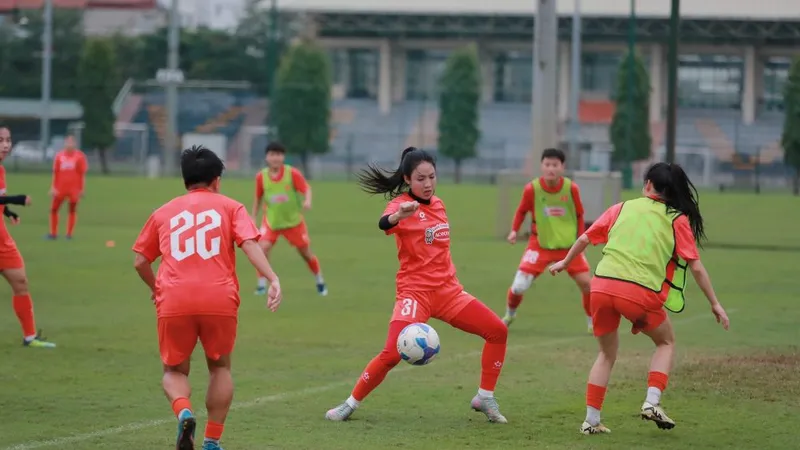 Trần Thị Duyên (giữa) hy vọng sẽ không lỡ cơ hội tham dự SEA Games kỳ này.