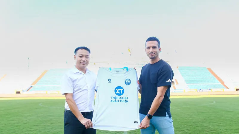 Tân HLV trưởng Mauro Jeromino và Tổng Giám đốc Vũ Hồng Việt.