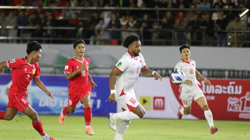 Đội tuyển Việt Nam giành chiến thắng 2-0 trước đội tuyển Lào vào tối 19-11.