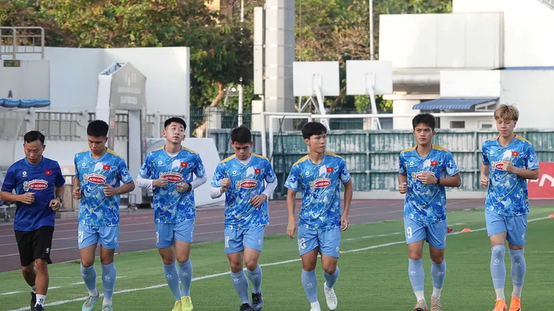 Các cầu thủ chủ yếu tập nhẹ, thả lỏng vào chiều 24-11.
