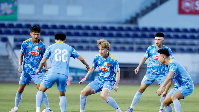 U22 Việt Nam trên sân tập vào chiều 26-11 tại Bà Rịa. Ảnh: ANH KHOA