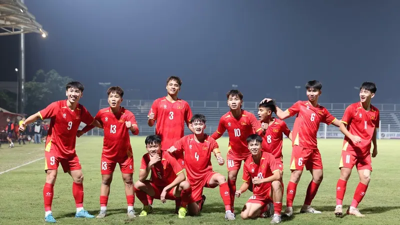 U17 Việt Nam vượt qua Hồng Kông (TQ) 2-0 vào tối 26-11. Ảnh: ĐỨC ANH