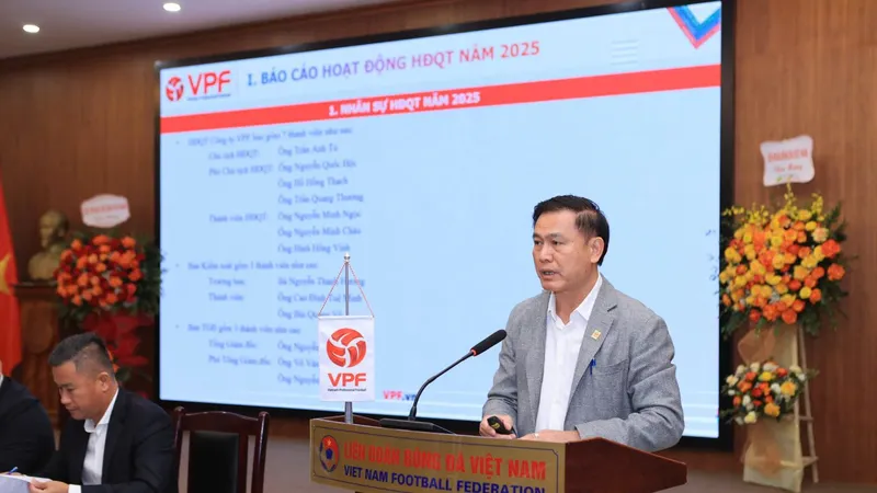 Chủ tịch HĐQT Công ty VPF – ông Trần Anh Tú phát biểu tại Đại hội.