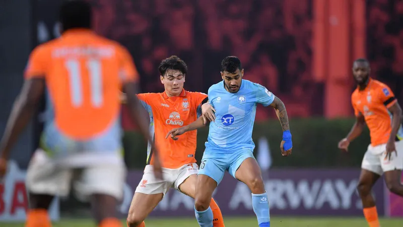 Nam Định bất ngờ trắng tay vào những phút bù giờ trong chuyến làm khách tại Thái Lan vào tối 27-11,