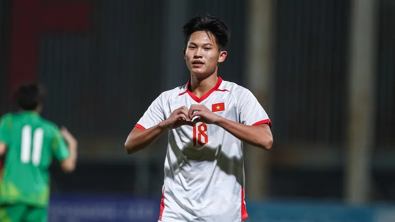 Đình Vĩ, tác giả bàn mở tỷ số 1-0 cho U17 Việt Nam. Ảnh: AFC