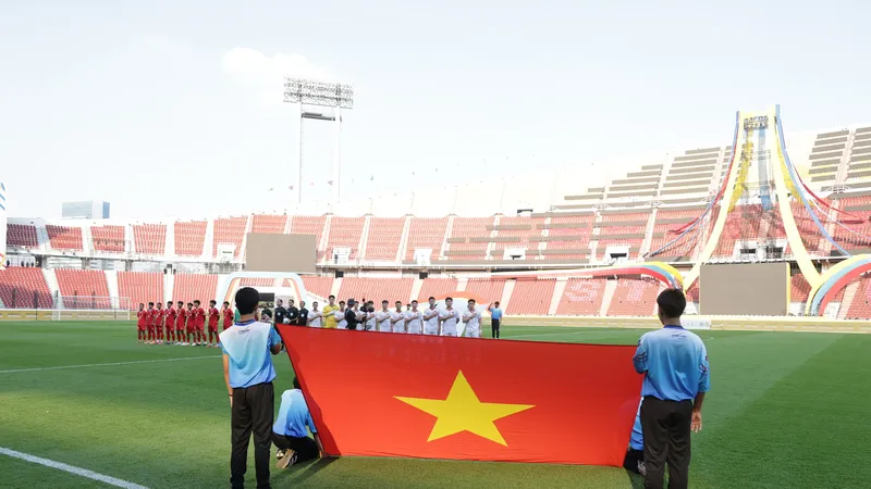 Sự cố về âm thanh xảy ra ở đầu trận đấu giữa U22 Việt Nam và U22 Lào. Ảnh: DŨNG PHƯƠNG
