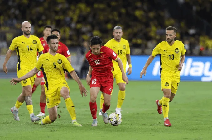 Malaysia mạnh lên đầy bất ngờ từ nguồn cầu thủ nhập tịch trong trận lượt đi vòng loại Asian Cup 2027 gặp đội tuyển Việt Nam.