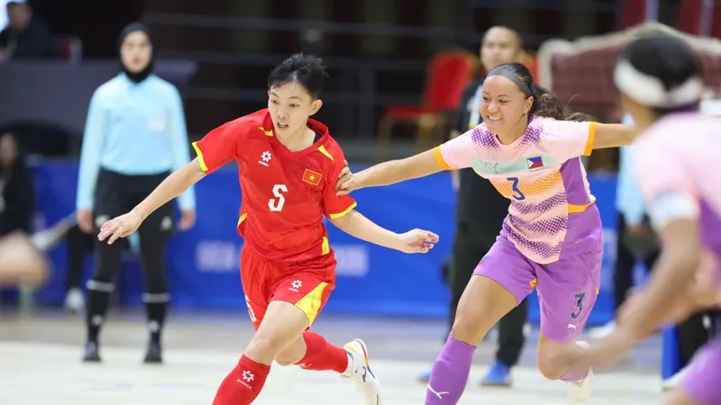 Đội tuyển futsal nữ Việt Nam vượt qua Indonesia ở trận bán kết 1.