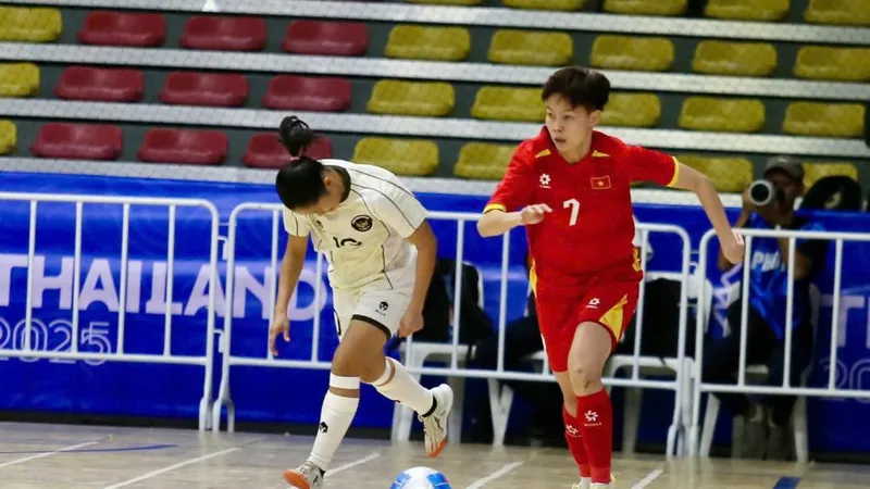 Đội tuyển futsal nữ Việt Nam thể hiện trình độ vượt trội trước Indonesia.