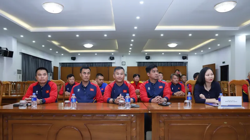Các HLV đã hoàn tất khóa đào tạo HLV chuyên nghiệp Pro của AFC sau hơn 1 năm theo học.
