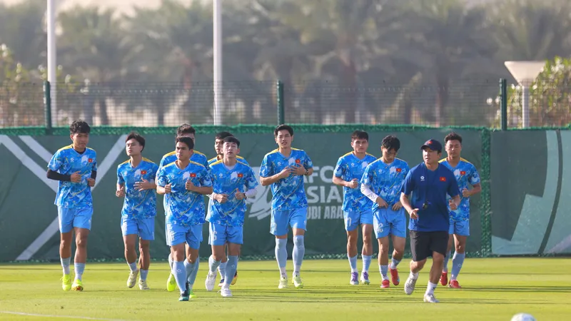Các cầu thủ chủ yếu tập nhẹ, phục hồi sau trận ra quân trước đó 1 ngày. Ảnh: TED TRẦN