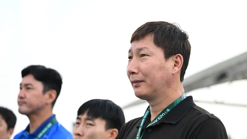 HLV Kim Sang-sik cùng các học trò tiếp tục hành trình ấn tượng tại VCK U23 châu Á 2026.